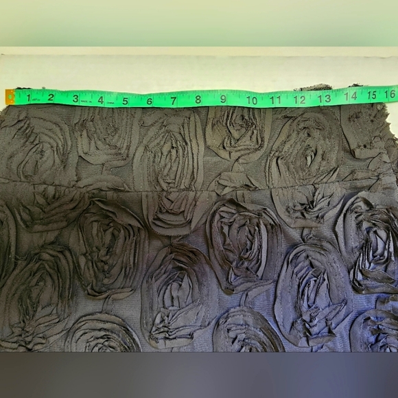 Black Rosette Detailed Lined Skirt - Picture 3 of 7